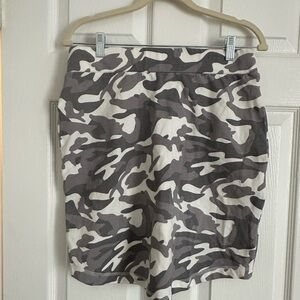 New with Tag Rachel Zoe Gray and White Camouflage Skirt
